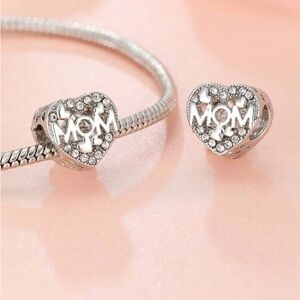 Charm- Bracelet Charm that fits any   Rhinestone Heart that say MOM Bracelet nwt
